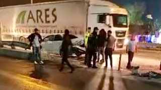 На Ясамале Chevrolet столкнулся с грузовиком, пострадали два человека - ВИДЕО 