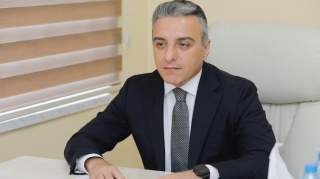 İki idarə rəisini vəzifədən azad etdi 