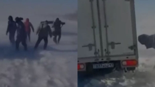 Qazaxıstanda güclü şaxta və çovğun insanları yollarda qoyub - VİDEO 