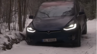 Tesla Model X жестоко испытали на бездорожье