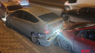 В Баку произошло ДТП с участием трех Prius: есть пострадавший - ФОТО 