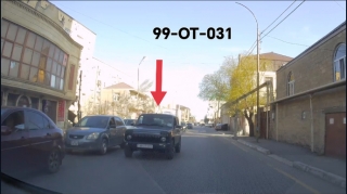 В Хырдалане водитель не захотел ждать в пробках и выехал на встречную полосу  - ВИДЕО 