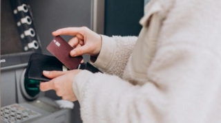 Bayrama görə bu şəxslərə 450 manat verildi 