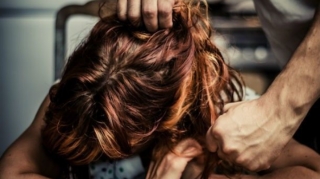 Cəlilabadda 44 yaşlı qadın qohumu tərəfindən döyülüb