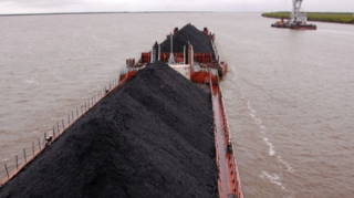 Санкции ЕС запретили перевозку российского угля в любую точку мира