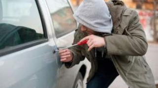 “Opel”dən içi pulla dolu çanta oğurlanıb - Abşeronda  