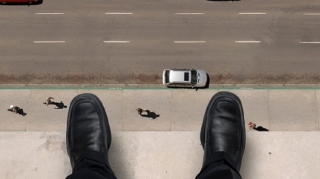 Bakıda 27 yaşlı oğlan özünü binadan atıb 