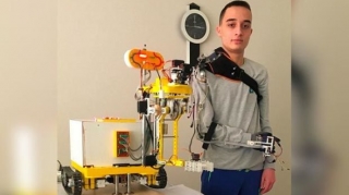 Türkiyəli məktəbli ixtirası ilə dünya birincisi oldu: Robot qol yaratdı 