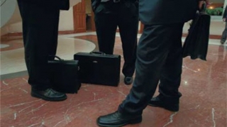 Məsuliyyətsiz məmurlar, vecsiz deputatlar...