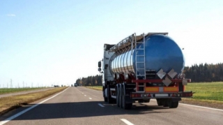 Казахстан ввел запрет на вывоз нефтепродуктов автотранспортом 