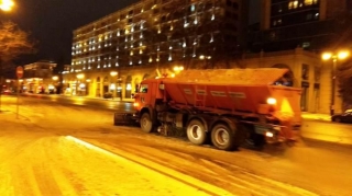 В Баку уборка снега продолжится ночью - ФОТО