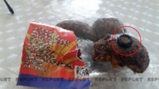 Bakıda uşağın yediyi şirniyyatın içərisindən qayka çıxdı  - FOTO