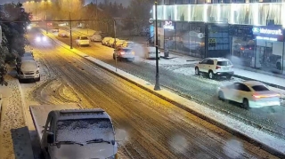 Bakıda yağan qar bu yollarda nəqliyyatın hərəkətini çətinləşdirdi - Yol polisi tədbirlər görür - FOTOLAR 