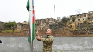 Ali baş Komandan Tərtər rayonunun Talış kəndində Azərbaycan bayrağını ucaltdı 