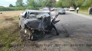 Oğuzda avtomobil ağaca çırpılıb, xəsarət alanlar var - FOTO