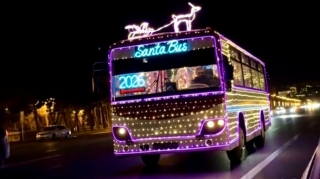 Yeni il münasibətilə bəzədilmiş “SantaBus” yenidən Bakı küçələrində   - VİDEO
