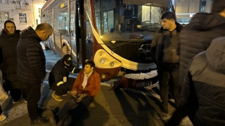 İcra Hakimiyyətinin qarşısında “BakuBus” avtobusu kuryeri vurdu – FOTO+VİDEO 