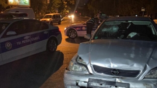 Sabirabadda avtomobil piyadanı ağır yaraladı 