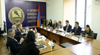 Ermənistan və Rusiya Azərbaycana gedən dəmir yolunun bərpasını müzakirə edib 