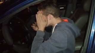 Məktəbli qaçırdığı maşınla qəza törədib polisə təslim oldu 