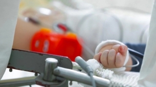 Qaradağda 1 yaşlı körpə qızdırmadan öldü 