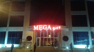 Xadimə “Megacity”nin  3-cü mərtəbəsindən yıxıldı