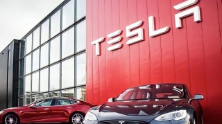 “Tesla” 120 mindən çox avtomobilini geri çağırır 