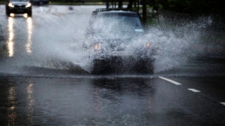 Поездка на автомобиле в дождь: советы специалистов по безопасности