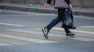 Abşeronda avtomobil 51 yaşlı qadını vurdu