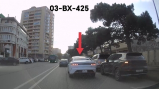 "Gözünü yumub" manevr edən taksi sürücüsü qəza şəraiti yaratdı - VİDEO