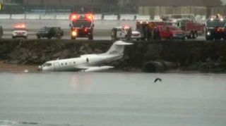 ABŞ-da reaktiv təyyarə hərbi bazanın uçuş-eniş zolağından çıxdı - VİDEO 