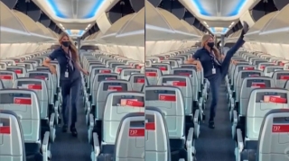 Stüardessa akrobatik bacarıqları ilə populyarlıq qazandı - VİDEO 