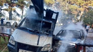 Şəmkirdə "QAZel"lə "Hyundai" toqquşdu, hər iki avtomobil yandı 