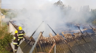 Ucarda ev yanıb, xəsarət alan var - FOTO 