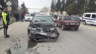 Kürdəmirdə avtomobillər toqquşub, xəsarət alanlar var - FOTO