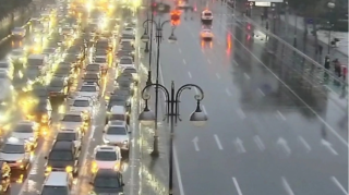 На каких улицах Баку 10 декабря наблюдаются транспортные заторы? 