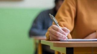 Bu gün 14 mindən çox şagird və məzun imtahan verir