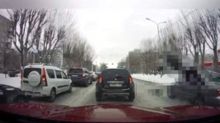 Qadın sürücü hamilə qadını və uşağını vurdu – Uşaq tələf oldu – ANBAAN VİDEO 