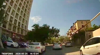 Bakıxanovda qadın sürücünü sıxışdırıb təhqir etdi – “Qaziyəm, nə edirsən et”   - VİDEO