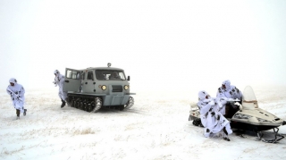 Azərbaycan Ordusu yeni tırtıllı və xizəkli texnika alıb  - FOTO