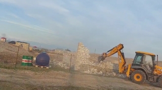Şəmkirdə qanunsuz tikililər sökülüb  - VİDEO