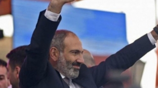 Paşinyanın şıdırığı rəqsi erməniləri qəzəbləndirdi: Lağ obyekti oldu - VİDEO 