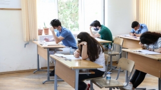 Bu gün 20 mindən çox şagird yenidən imtahan verəcək 