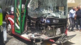 Xocasən şosesində iki sərnişin avtobusu toqquşub