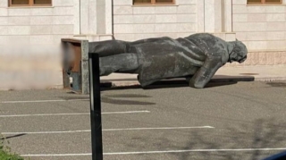 Xankəndidə Stepan Şaumyanın heykəli sökülüb   - FOTO