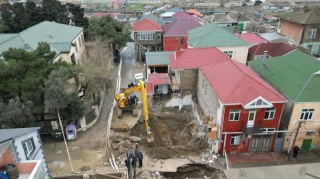 Keşlədə kollektorun üzərində tikilən evin sakinlərinə maddi yardım veriləcək 