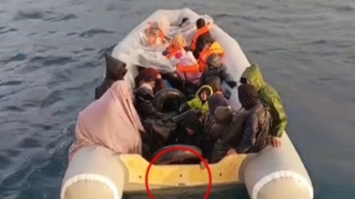 В Средиземном море береговая охрана Турции спасла беженцев - ФОТО 