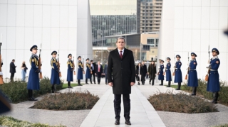 İbrahimoviç Zəfər parkını və Şəhidlər xiyabanını ziyarət edib - FOTOLAR 