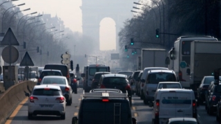 Etirazlara görə Fransada ictimai nəqliyyatın hərəkəti dayandırılır