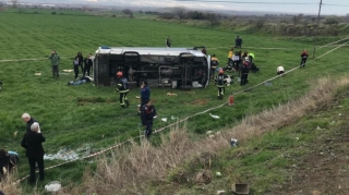 İdmançıları daşıyan avtobus aşdı - 2 ölü, 26 yaralı 